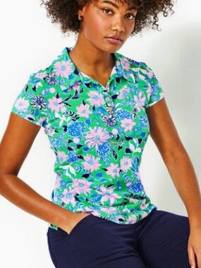 NWT Lily Pulitzer Luxletic Frieda Scallop Polo Top. Size Medium